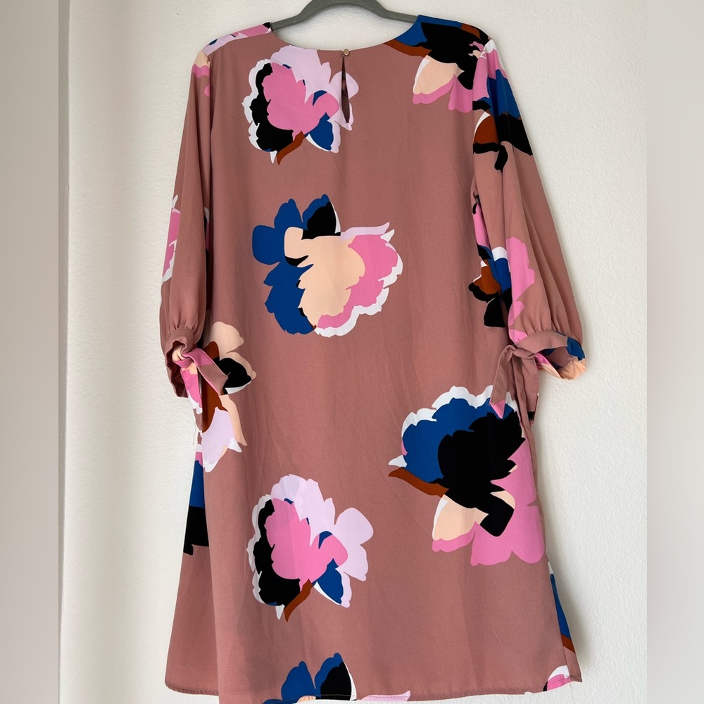 Dress - Picture 5 of 7